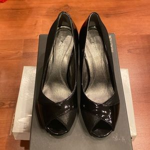 NWT- Vintage Kenneth Cole Reaction 3” Open-Toe Heel